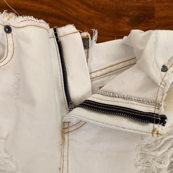 LF CARMAR Jean White Distressed Skirt - Picture 10 of 10